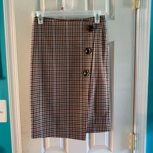 Plaid skirt with buttons